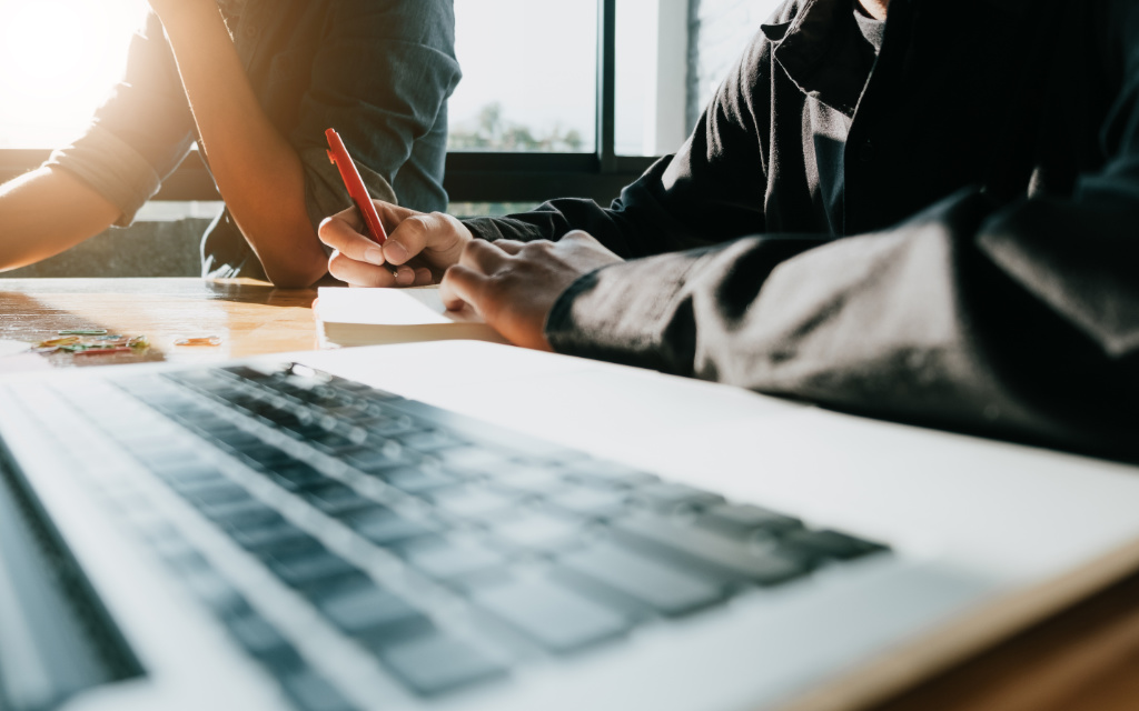 Market and competitor analysis - competitor benchmarking